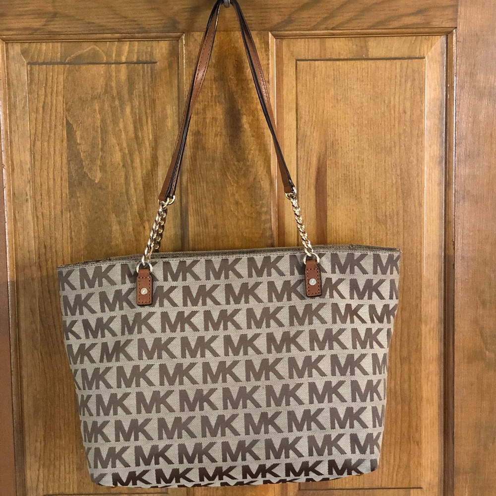 ONLY 7 DAYS UNTIL I DONATEMAKE OFFER!Michael Kors